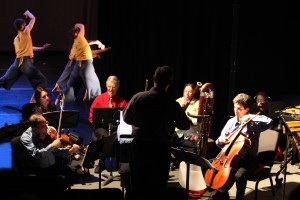 Network for New Music performing Lung-Ta with Group Motion 
