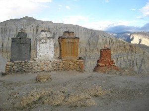 Rigsom Gompo, Upper Mustang, Nepal. Structural element in music, dance and visual art of Lung-Ta.